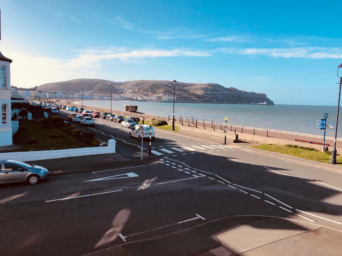 The Manor Hotel Llandudno Exterior foto